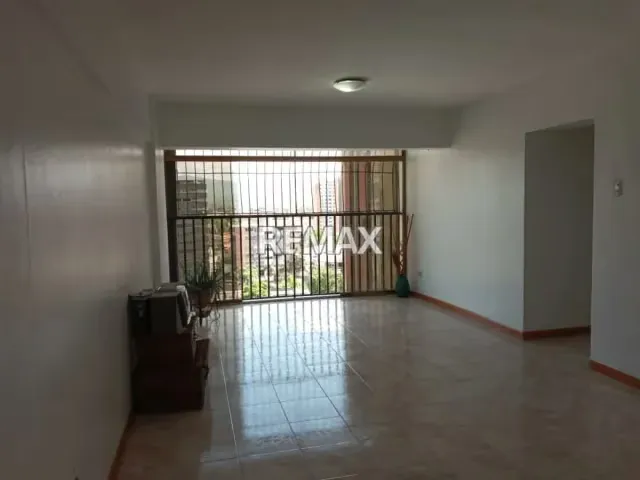 Apartamento en Alquiler en el este de la ciudad - 2