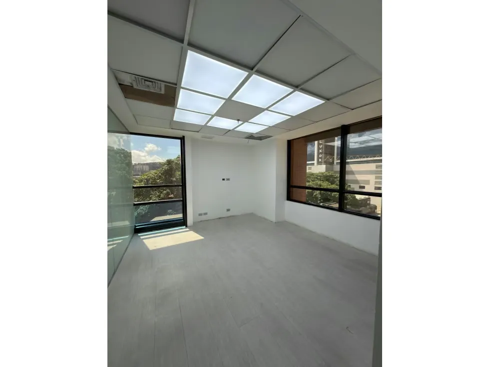 oficina en Alquiler en Las Mercedes 190 mts2 - 4