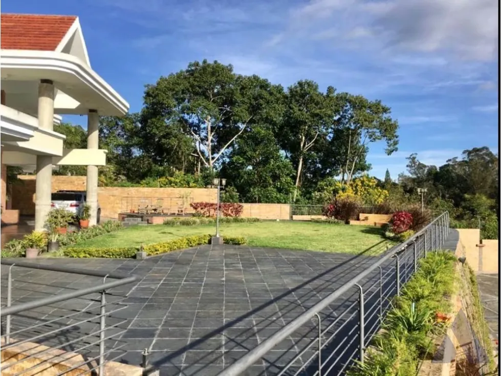 Se vende casa 800m2 La Lagunita 6474 - 4