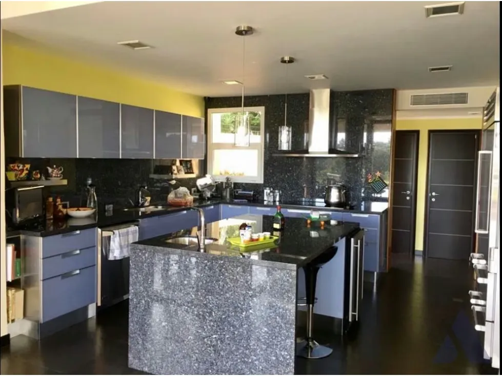 Se vende casa 800m2 La Lagunita 6474 - 9
