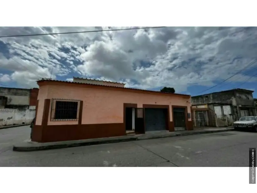 SE VENDE 3 LOCALES COMERCIALES, CENTRO DE PUERTO CABELLO