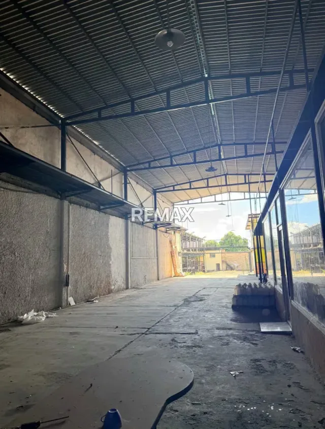 Galpón en Av Lisandro Alvarado - 8