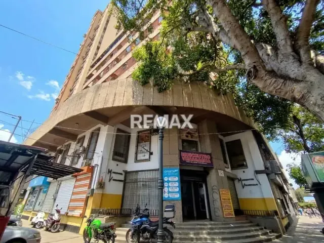 LOCAL CENTRO COMERCIAL VENARAGUA