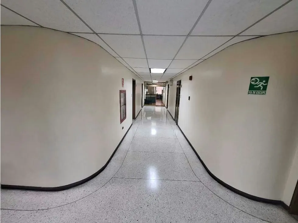 Se vende oficina de 135m2 ubicada en el Centro Profesional Santa Paula - 7