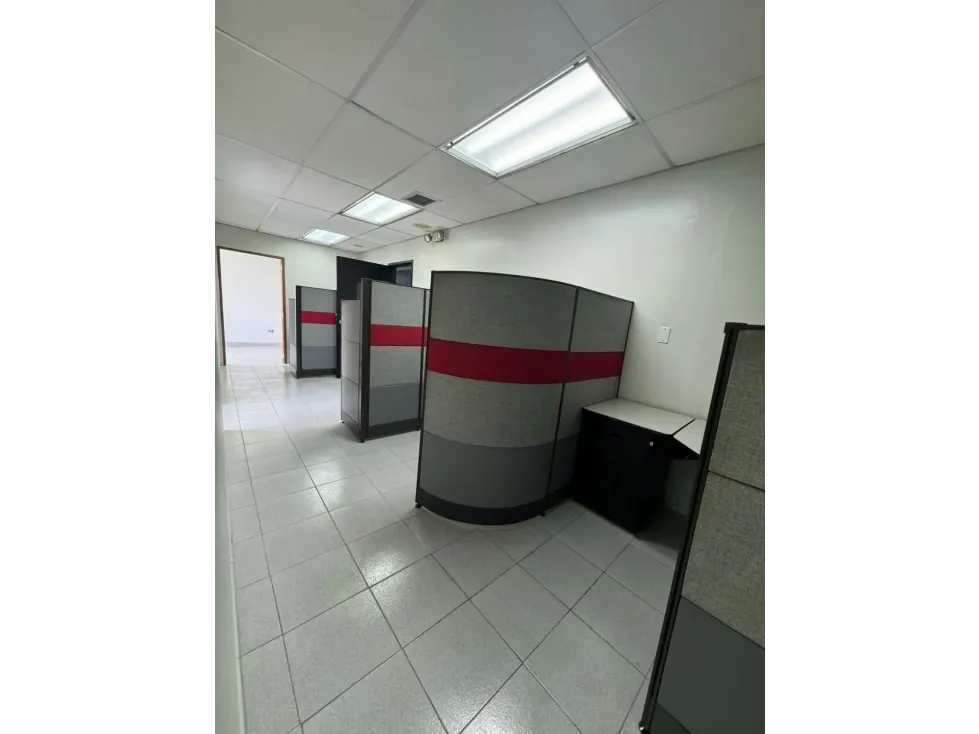 VENDO Y/O ALQUILO OFICINA CENTRO PROFESIONAL LOS SAMANES - 4