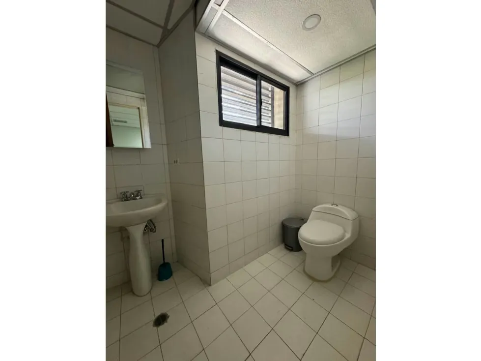 VENDO Y/O ALQUILO OFICINA CENTRO PROFESIONAL LOS SAMANES - 8