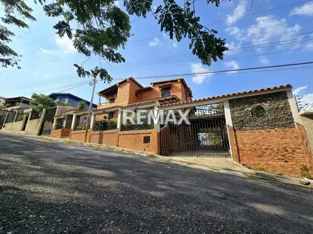 Casa en Venta en la Urb. Altamira la Entrada
