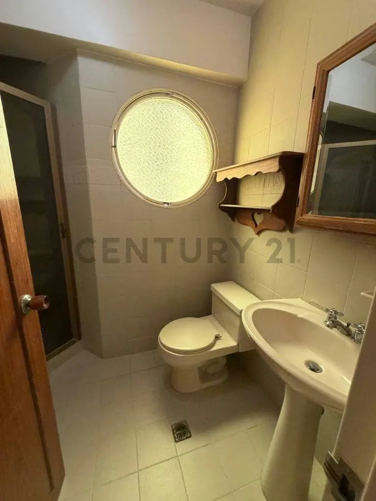 En Venta Apartamento Para Remodelar en El Cigarral - 5