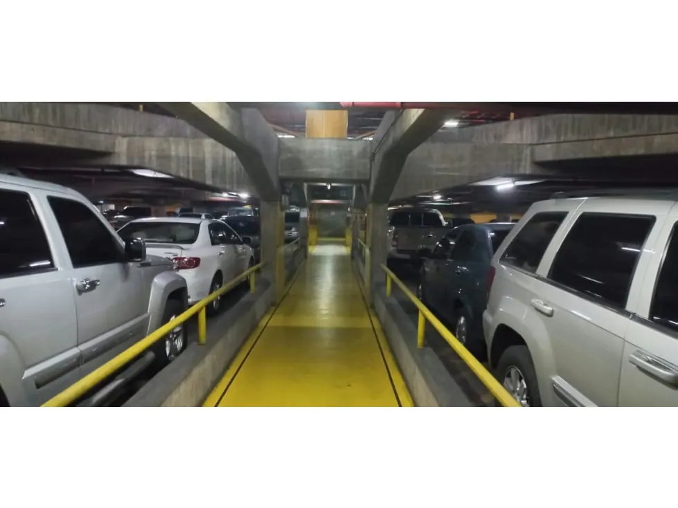 Venta de Estacionamiento en los Palos Grandes - 2