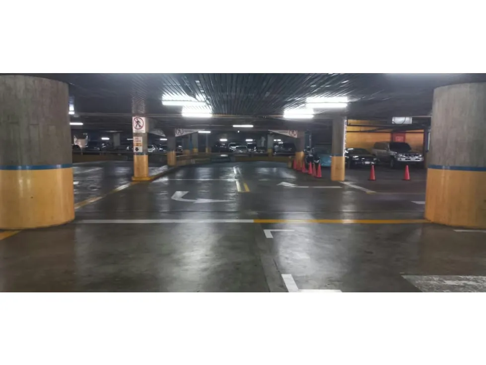 Venta de Estacionamiento en los Palos Grandes - 4