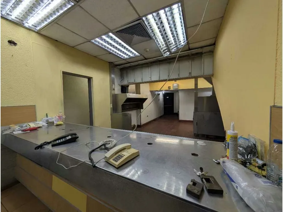 Local 279 m² frente al Metro Parque Central | 3 entradas | Av. Lecuna - 13