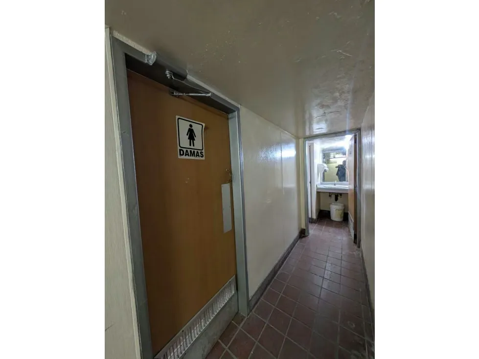 Local 279 m² frente al Metro Parque Central | 3 entradas | Av. Lecuna - 16