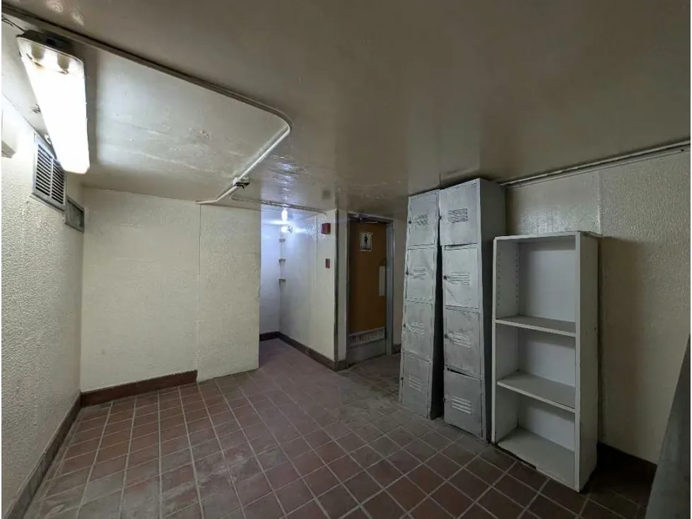 Local 279 m² frente al Metro Parque Central | 3 entradas | Av. Lecuna - 17