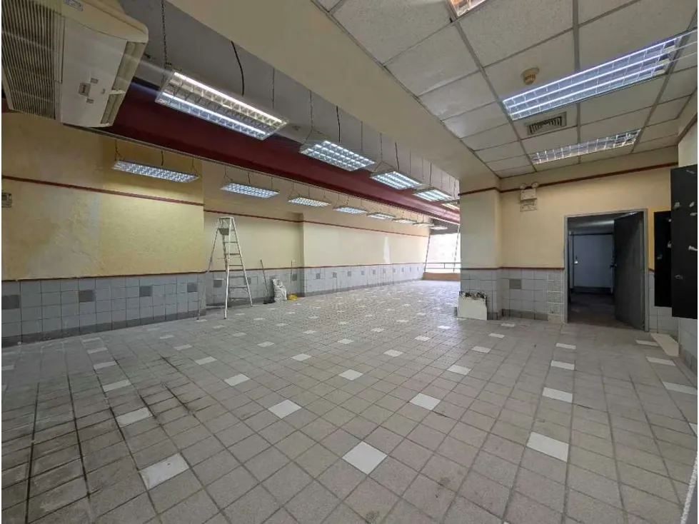 Local 279 m² frente al Metro Parque Central | 3 entradas | Av. Lecuna - 20