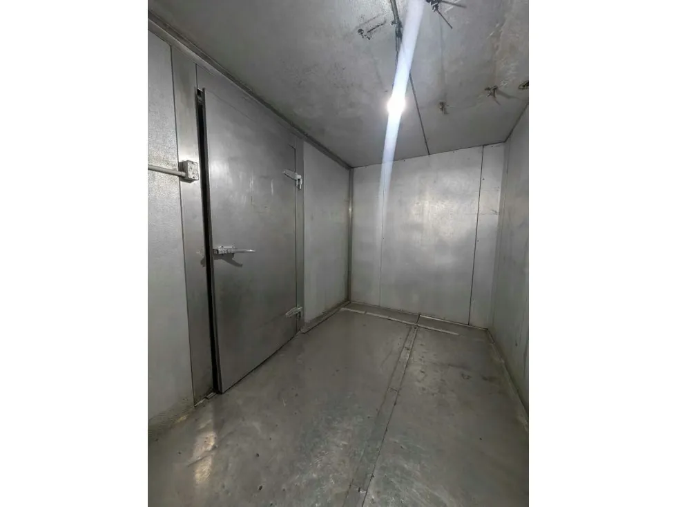 Local 279 m² frente al Metro Parque Central | 3 entradas | Av. Lecuna - 24