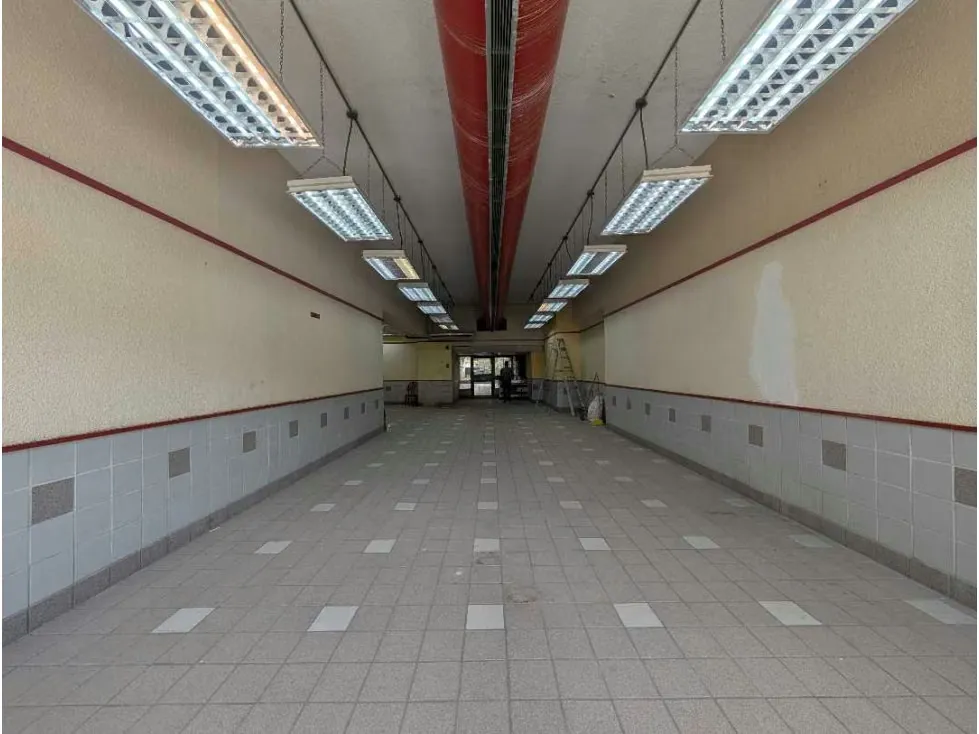 Local 279 m² frente al Metro Parque Central | 3 entradas | Av. Lecuna - 25