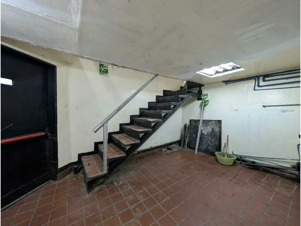 Local 279 m² frente al Metro Parque Central | 3 entradas | Av. Lecuna - 9