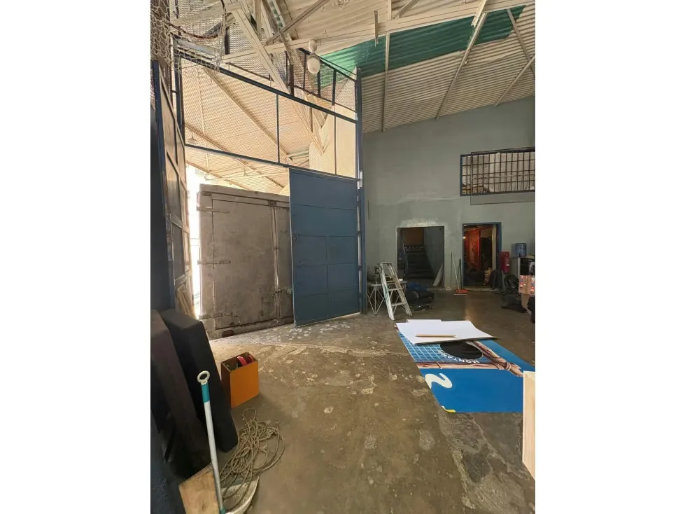Alquilo galpón 2800m2 Boleíta 3291 - 7