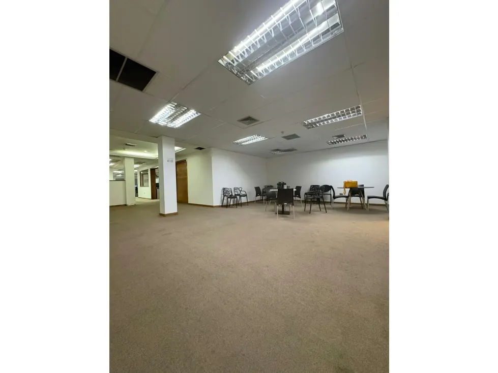 Alquilo galpón 2800m2 Boleíta 3291 - 9