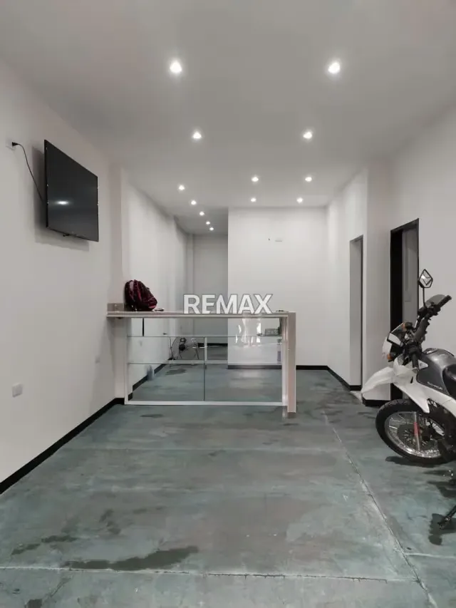 EN ALQUILER Local Comercial en Av. España ( nivel de calle) - 3