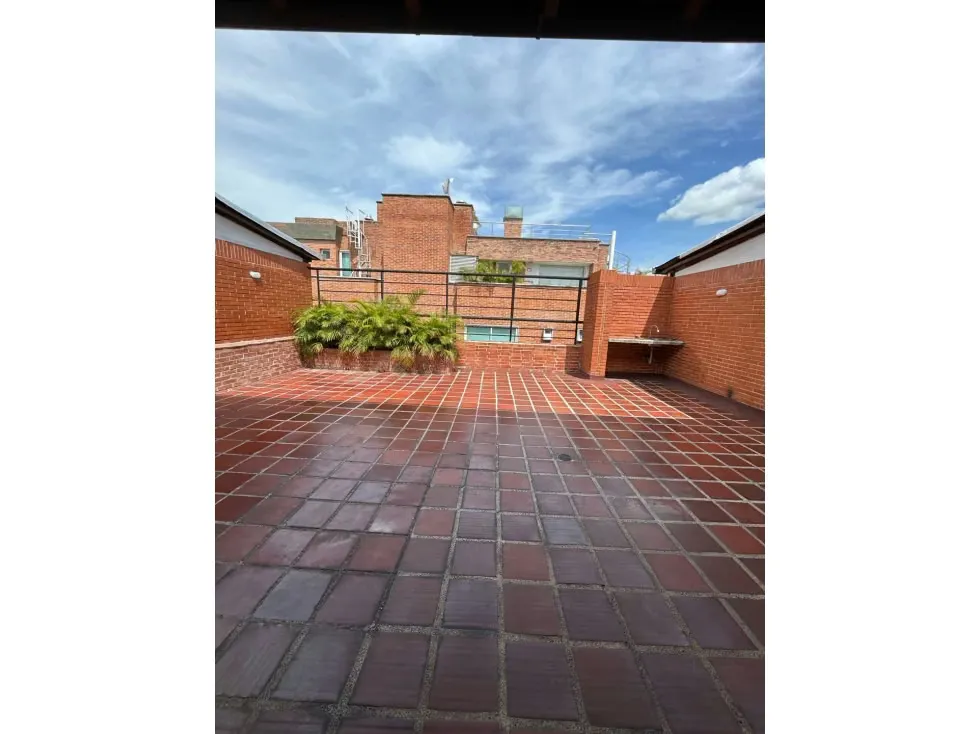 Apartamento en alquiler Campo Alegre 75 m2 1H - 8