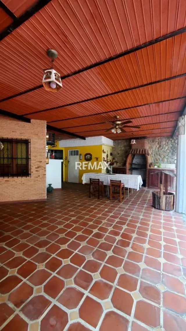 En Venta Quinta de 2 Niveles, Carialinda Naguanagua - 11