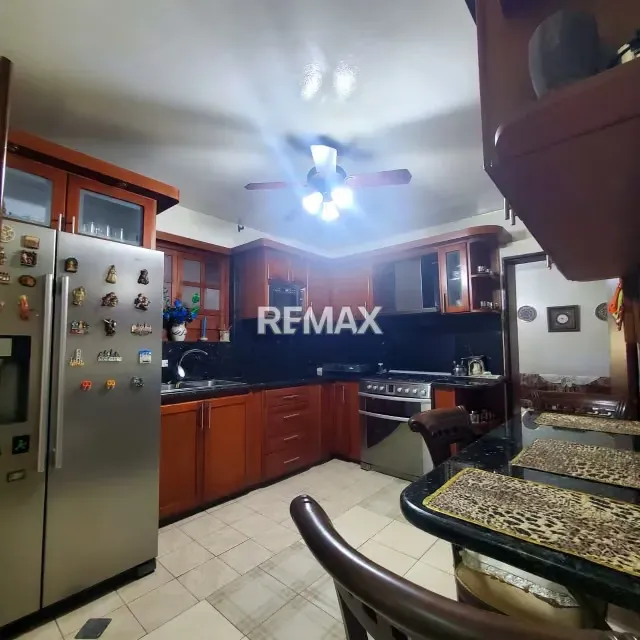 En Venta Quinta de 2 Niveles, Carialinda Naguanagua - 3