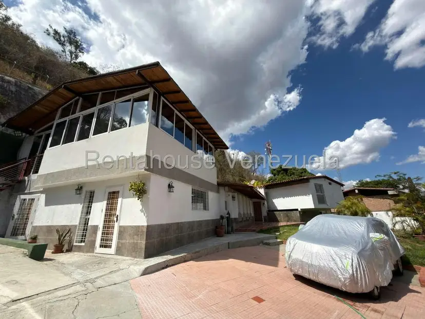 Casa (Multipes Niveles) en Venta en Prados del Este, Distrito Metropolitano
