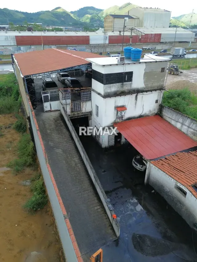 Venta Galpón con doble acceso independiente (Av. Principal Los Caobos - Autopista Sur). - 3