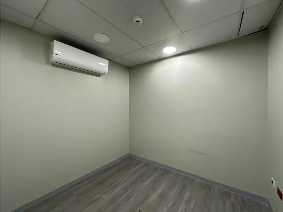 Vendo/alquilo oficina 220m2 C.C. La Pirámide Prados Del Este 9552 - 13