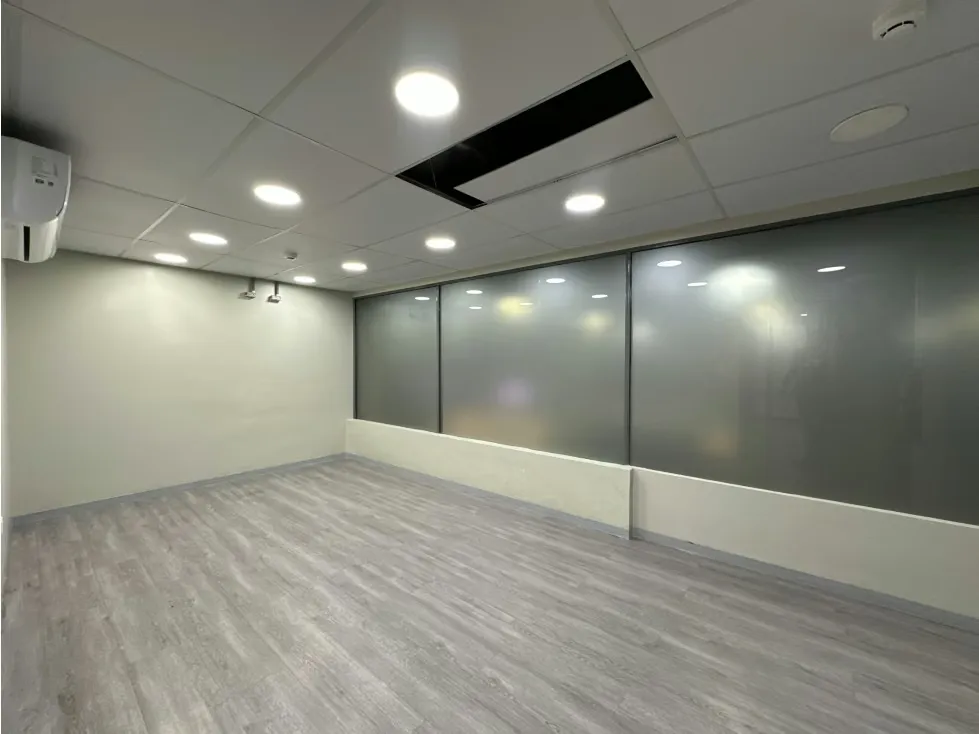 Vendo/alquilo oficina 220m2 C.C. La Pirámide Prados Del Este 9552 - 10