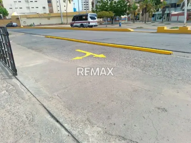 OPORTUNIDAD ÚNICA DE INVERSIÓN: TERRENO CON CENTRO COMERCIAL EN LA ESQUINA MÁS CODICIADA Y UBICACIÓN TRIPLE A | AVENIDA PRINCIPAL CRUCE CON BULEVAR LIDO, LECHERÍA - 7