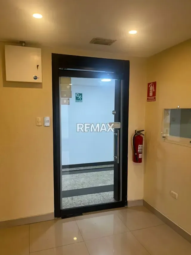 Espectacular Oficina en Alquiler – PH Torre Empresarial C.C. Paseo El Hatillo - 2