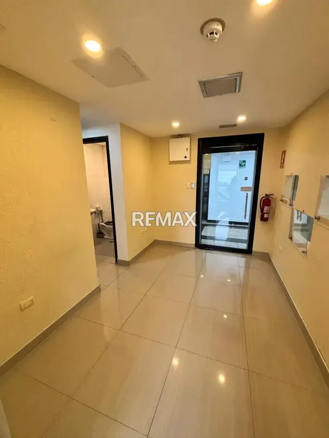 Espectacular Oficina en Alquiler – PH Torre Empresarial C.C. Paseo El Hatillo - 3