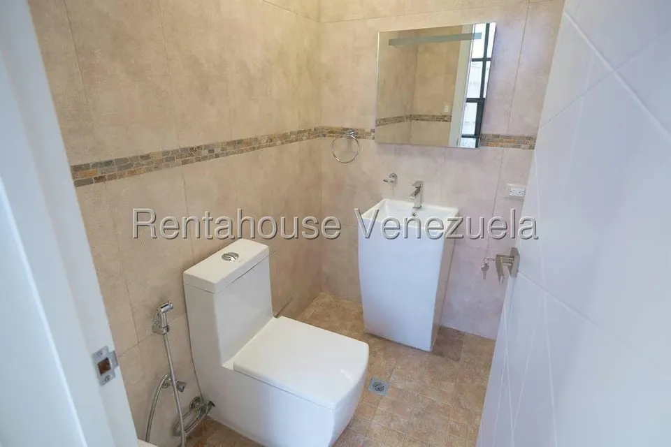 Apartamento (1 Nivel) en Alquiler en Colinas de Valle Arriba, Distrito Metropolitano - 17