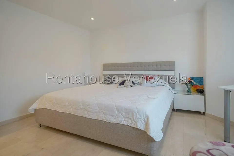 Apartamento (1 Nivel) en Alquiler en Colinas de Valle Arriba, Distrito Metropolitano - 18