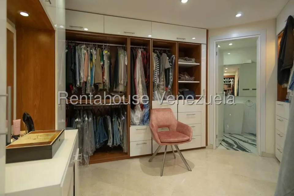 Apartamento (1 Nivel) en Alquiler en Colinas de Valle Arriba, Distrito Metropolitano - 20