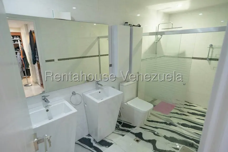 Apartamento (1 Nivel) en Alquiler en Colinas de Valle Arriba, Distrito Metropolitano - 25