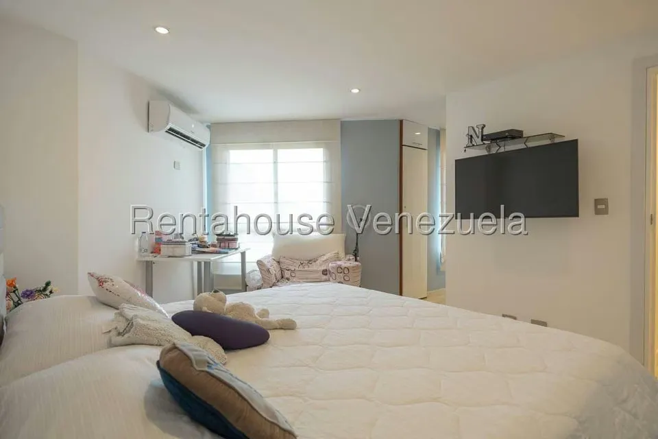 Apartamento (1 Nivel) en Alquiler en Colinas de Valle Arriba, Distrito Metropolitano - 27