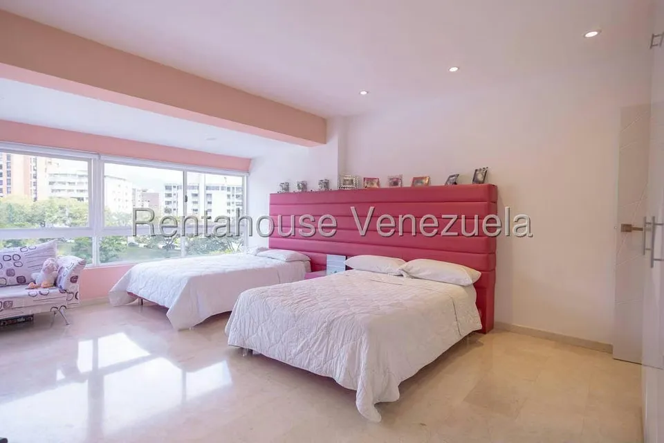 Apartamento (1 Nivel) en Alquiler en Colinas de Valle Arriba, Distrito Metropolitano - 32