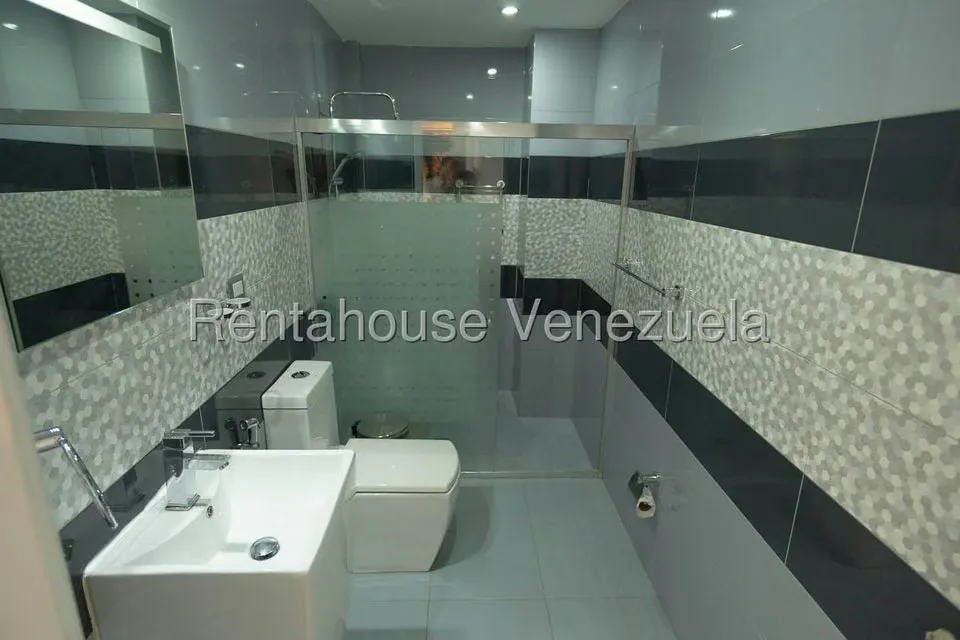 Apartamento (1 Nivel) en Alquiler en Colinas de Valle Arriba, Distrito Metropolitano - 38