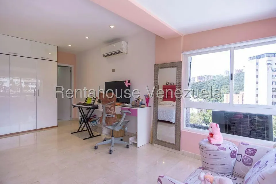 Apartamento (1 Nivel) en Alquiler en Colinas de Valle Arriba, Distrito Metropolitano - 39