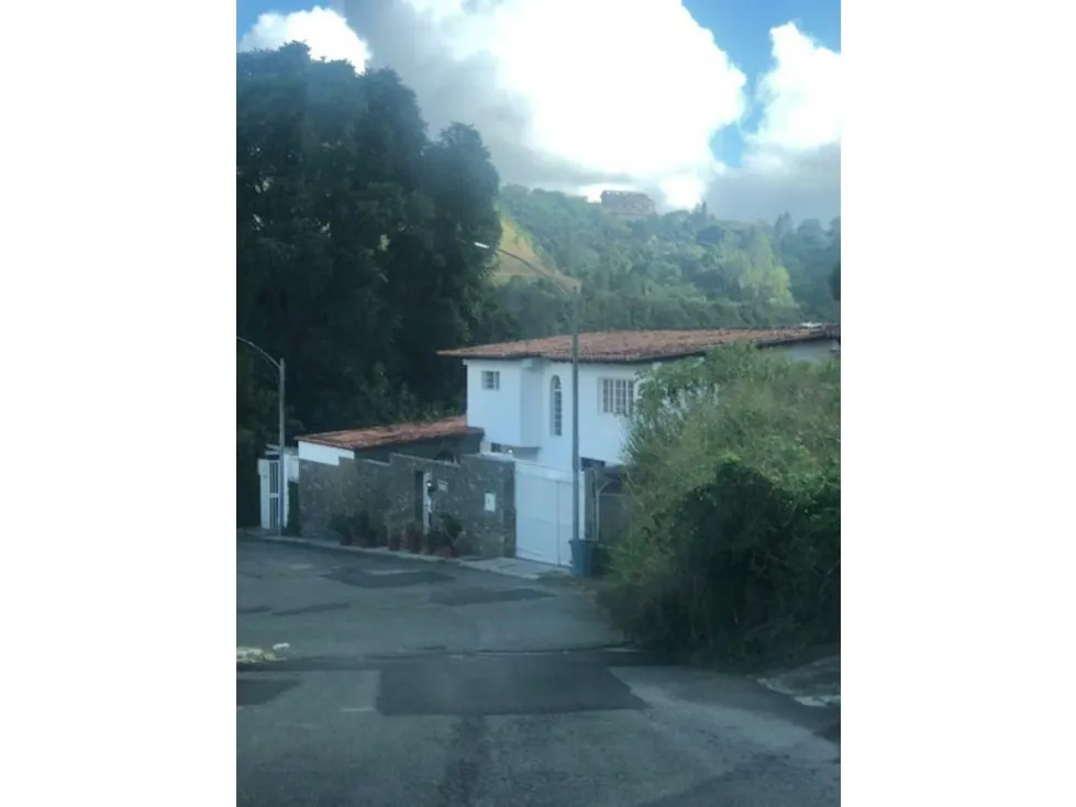Se Vende Casa C.Cerrada-455m²-5H+6B+6P+Planta-La Lagunita 8698