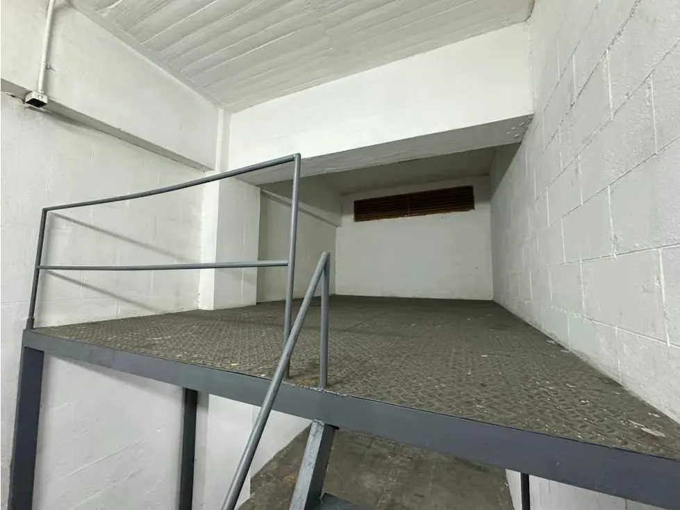 Se alquila mini deposito 28m² Los Cortijos - 10