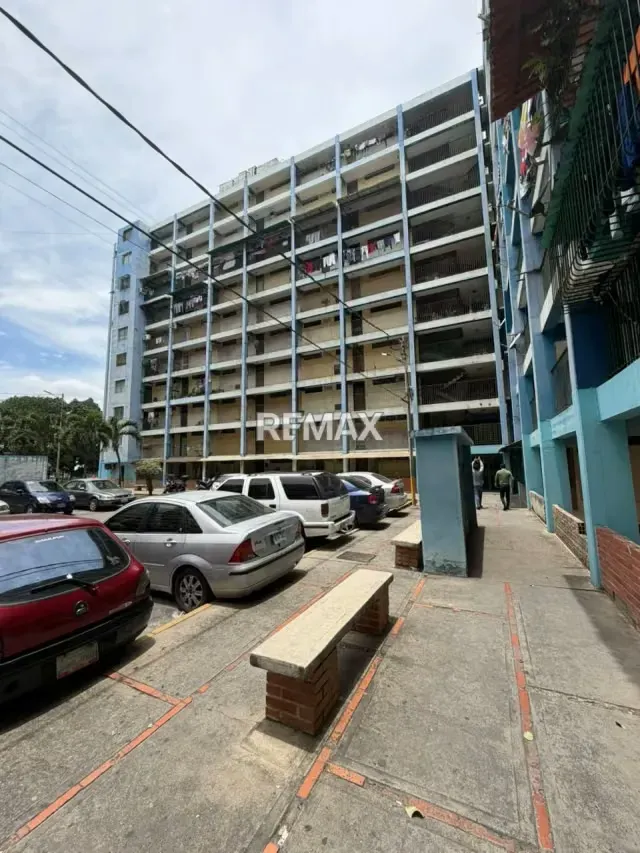 Apartamento en venta en Av. Libertador frente a Damasco en C.C. El Recreo.