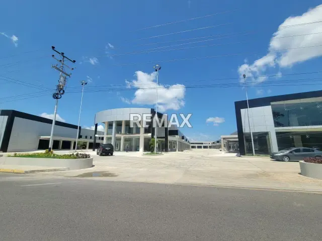 Se Alquila Local comercial, ubicación en la Avenida Alirio Ugarte pelayo, Maturín - 3