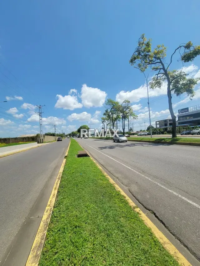 Se Alquila Local comercial, ubicación en la Avenida Alirio Ugarte pelayo, Maturín - 9