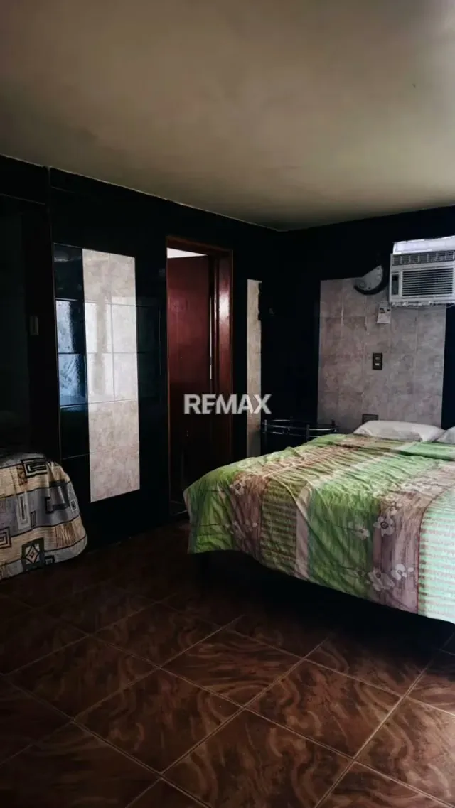 POSADA EN VENTA EN EL MALECÓN DE OCUMARE DE LA COSTA - 5