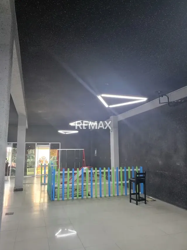 Edificio Comercial En Alquiler - 5
