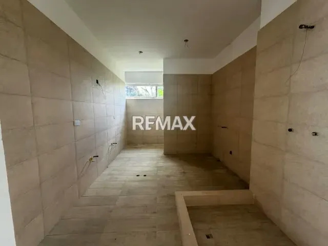 Casa de tres niveles en obra gris la campera - 12